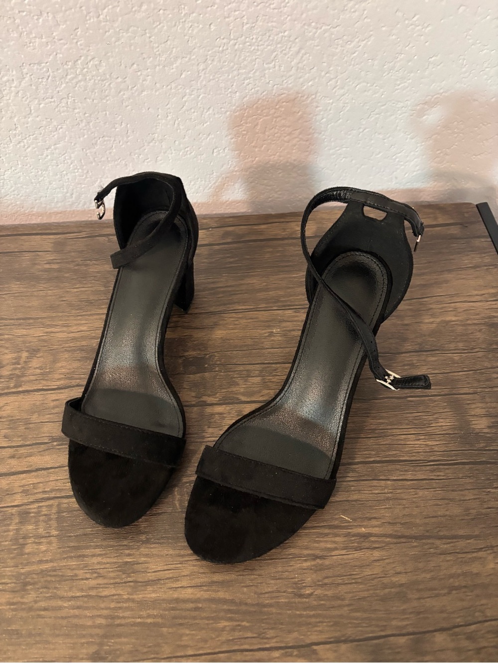 Black heels shoes size 8